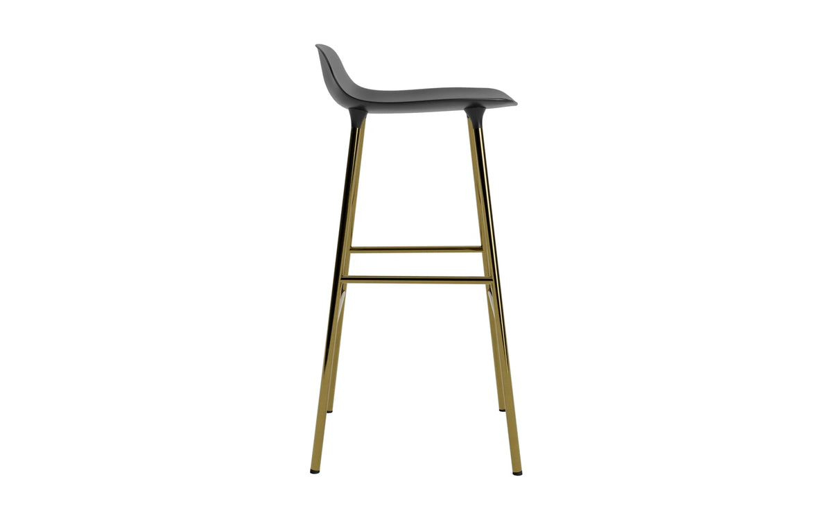 Form Barhocker in Schwarz präsentiert im Onlineshop von KAQTU Design AG. Barstuhl ist von Normann Copenhagen