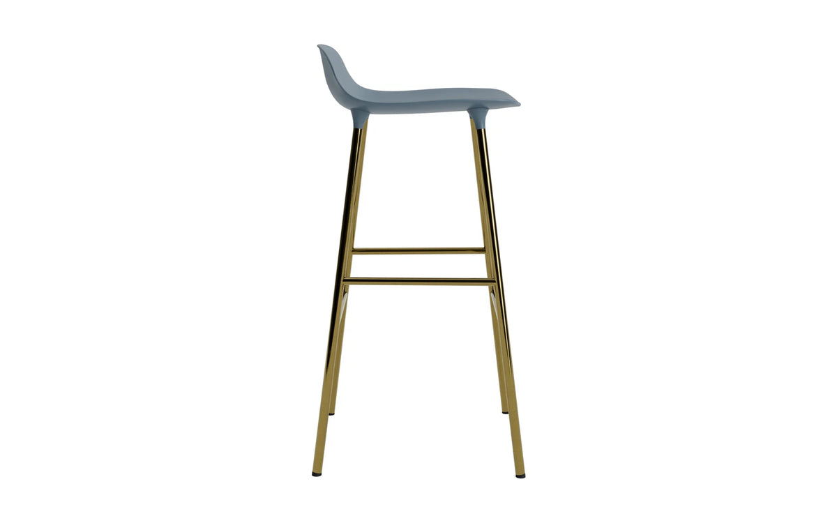 Form Barhocker in Blau präsentiert im Onlineshop von KAQTU Design AG. Barstuhl ist von Normann Copenhagen