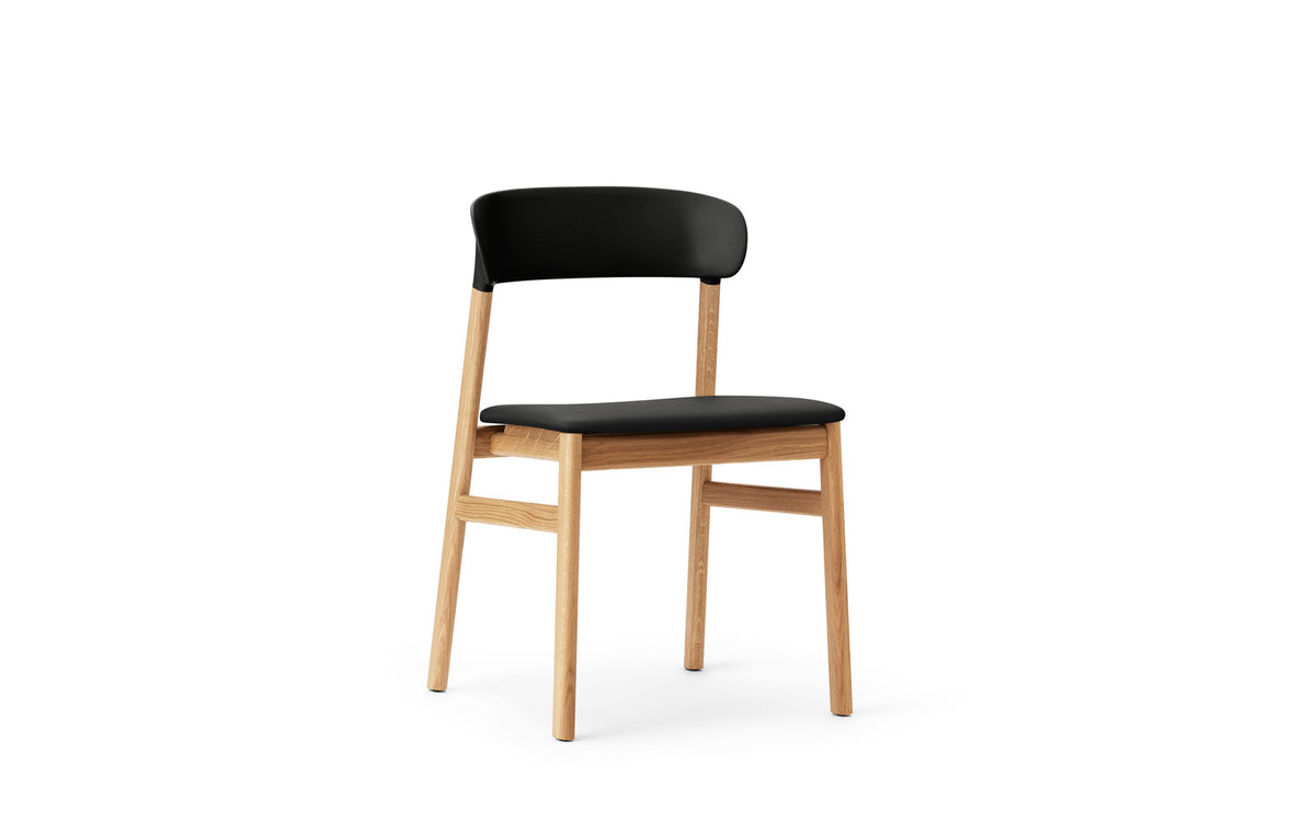 Herit Stuhl in Spectrum Leder schwarz präsentiert im Onlineshop von KAQTU Design AG. Stuhl ist von Normann Copenhagen