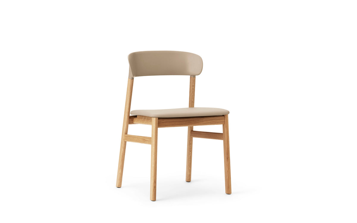 Herit Stuhl in Spectrum Leder sand präsentiert im Onlineshop von KAQTU Design AG. Stuhl ist von Normann Copenhagen