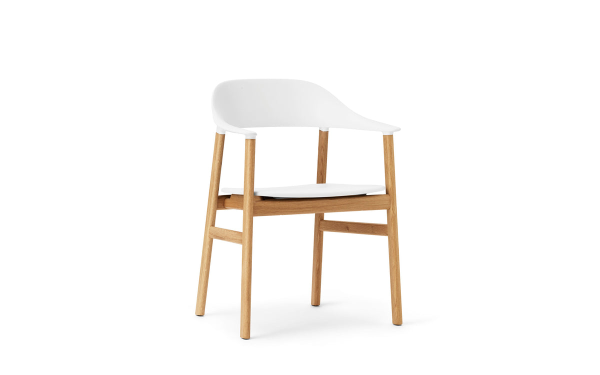 Herit Armlehnstuhl in  präsentiert im Onlineshop von KAQTU Design AG. Stuhl mit Armlehne ist von Normann Copenhagen