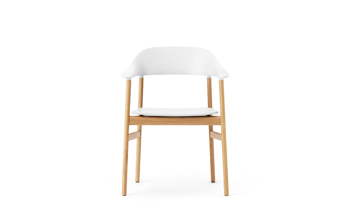 Herit Armlehnstuhl in  präsentiert im Onlineshop von KAQTU Design AG. Stuhl mit Armlehne ist von Normann Copenhagen