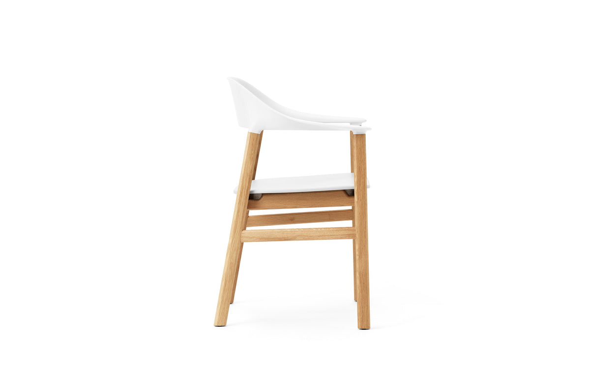 Herit Armlehnstuhl in  präsentiert im Onlineshop von KAQTU Design AG. Stuhl mit Armlehne ist von Normann Copenhagen
