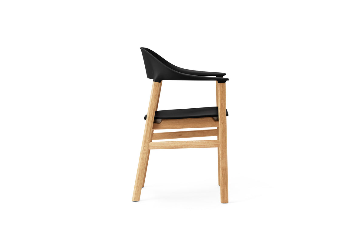 Herit Armlehnstuhl in  präsentiert im Onlineshop von KAQTU Design AG. Stuhl mit Armlehne ist von Normann Copenhagen