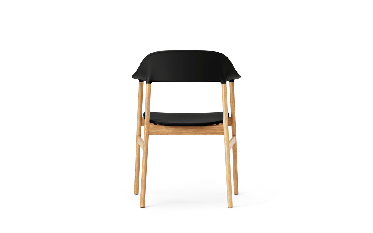 Herit Armlehnstuhl in  präsentiert im Onlineshop von KAQTU Design AG. Stuhl mit Armlehne ist von Normann Copenhagen
