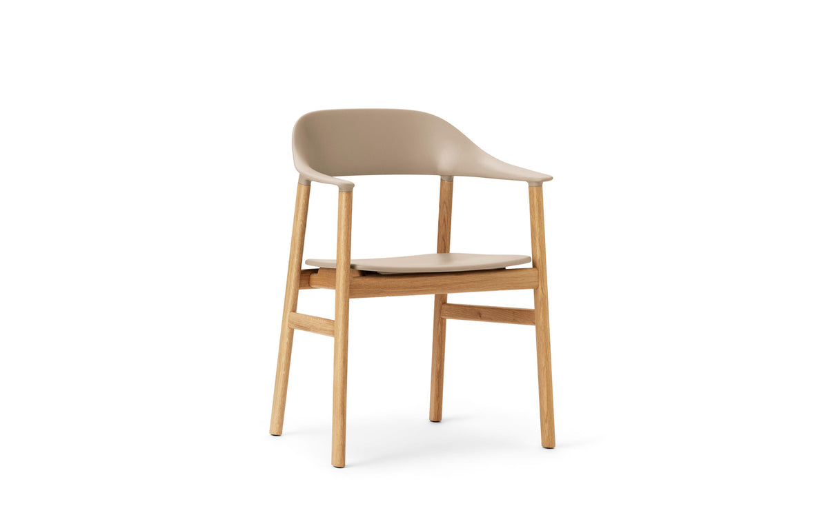 Herit Armlehnstuhl in  präsentiert im Onlineshop von KAQTU Design AG. Stuhl mit Armlehne ist von Normann Copenhagen