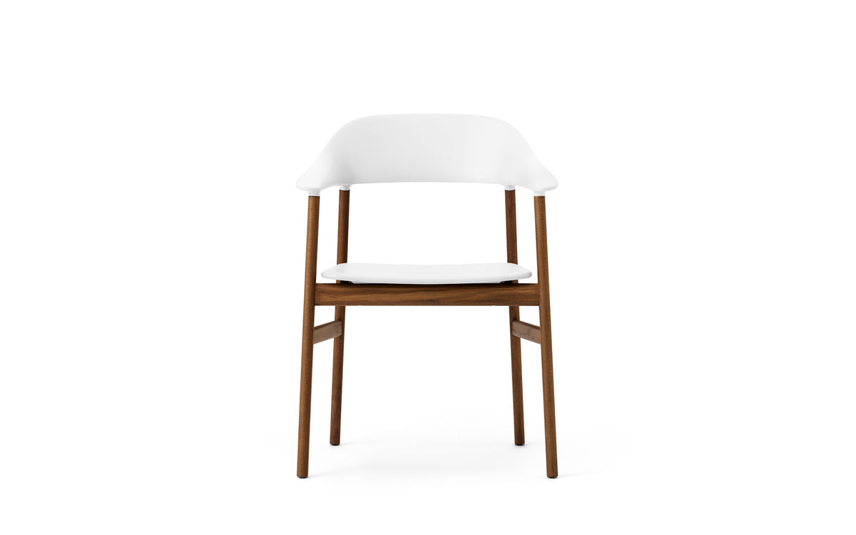 Herit Armlehnstuhl in  präsentiert im Onlineshop von KAQTU Design AG. Stuhl mit Armlehne ist von Normann Copenhagen