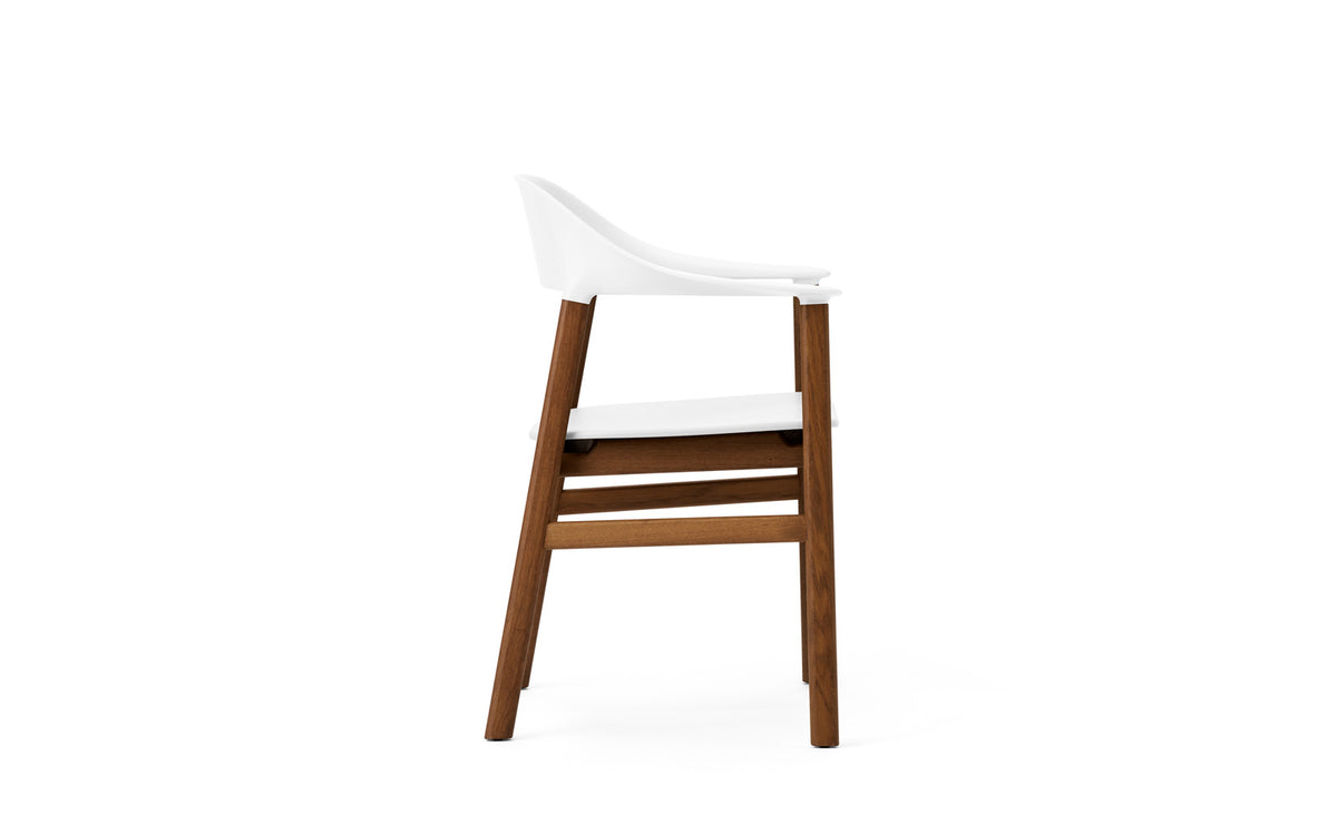 Herit Armlehnstuhl in  präsentiert im Onlineshop von KAQTU Design AG. Stuhl mit Armlehne ist von Normann Copenhagen