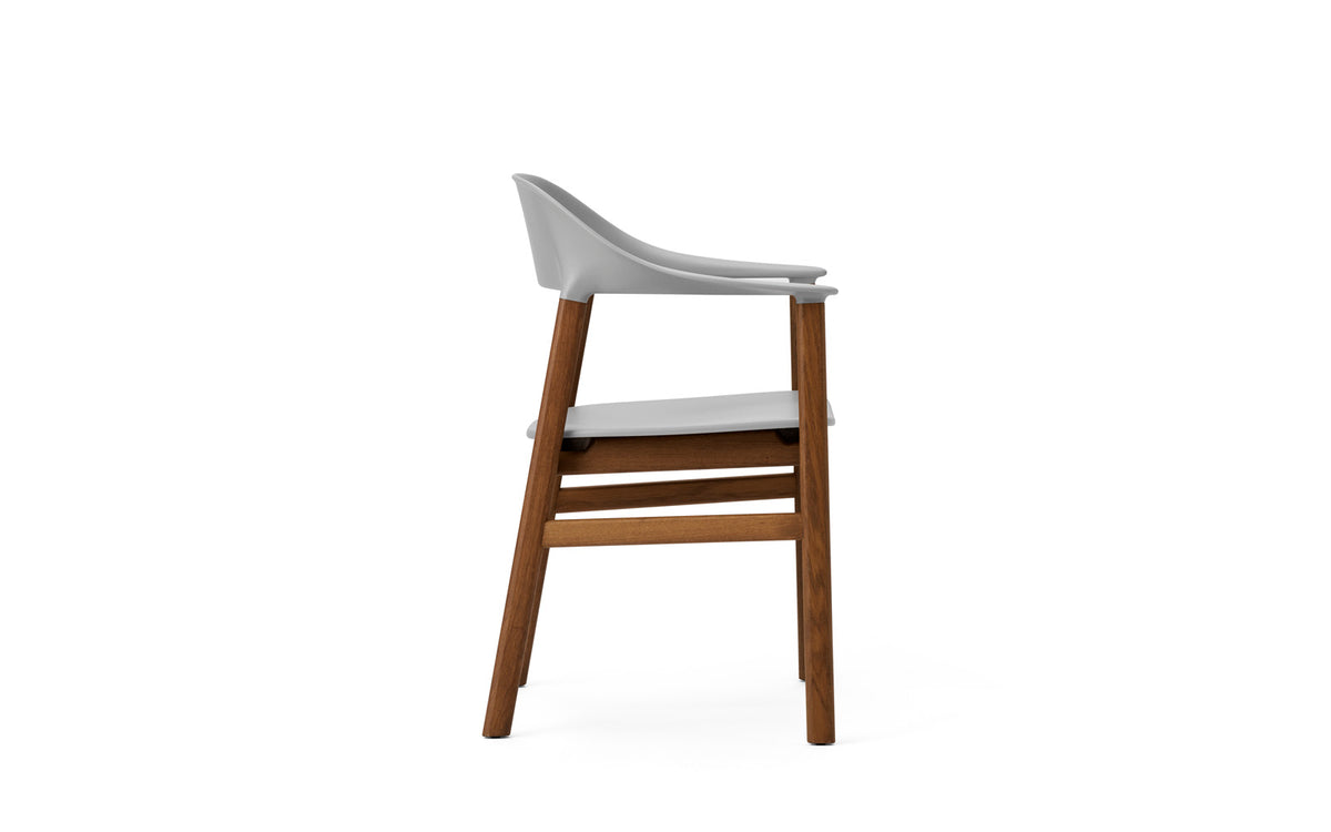 Herit Armlehnstuhl in  präsentiert im Onlineshop von KAQTU Design AG. Stuhl mit Armlehne ist von Normann Copenhagen
