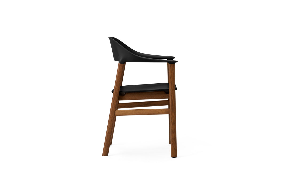 Herit Armlehnstuhl in  präsentiert im Onlineshop von KAQTU Design AG. Stuhl mit Armlehne ist von Normann Copenhagen