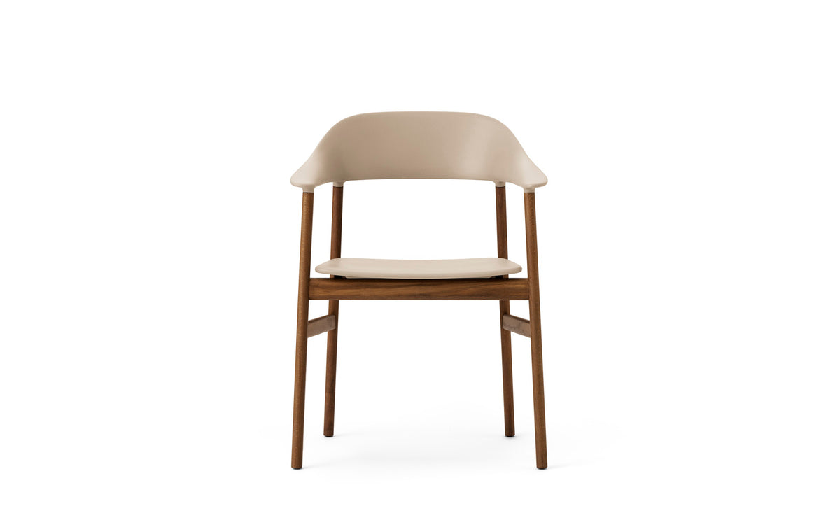 Herit Armlehnstuhl in  präsentiert im Onlineshop von KAQTU Design AG. Stuhl mit Armlehne ist von Normann Copenhagen