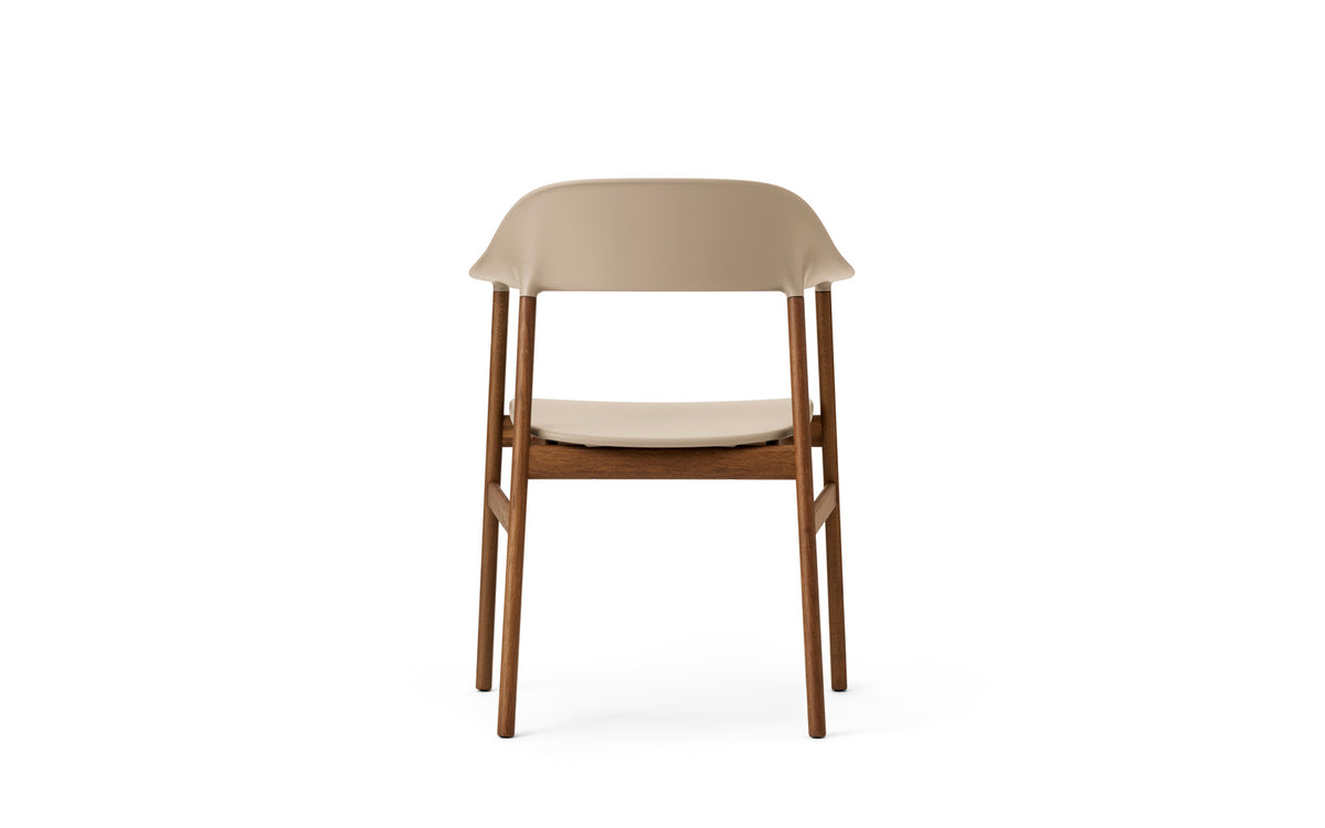 Herit Armlehnstuhl in  präsentiert im Onlineshop von KAQTU Design AG. Stuhl mit Armlehne ist von Normann Copenhagen