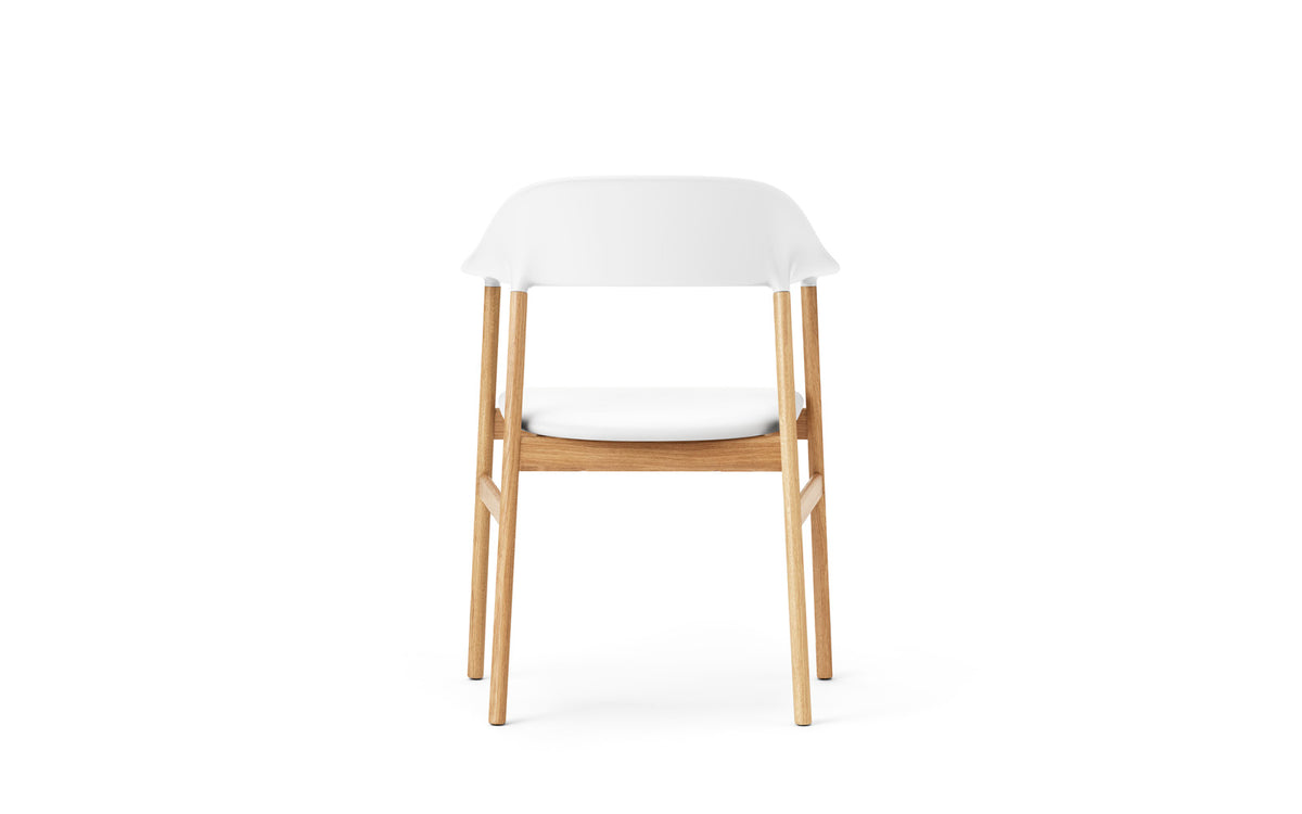 Herit Stuhl mit Armlehnen in  präsentiert im Onlineshop von KAQTU Design AG. Stuhl mit Armlehne ist von Normann Copenhagen