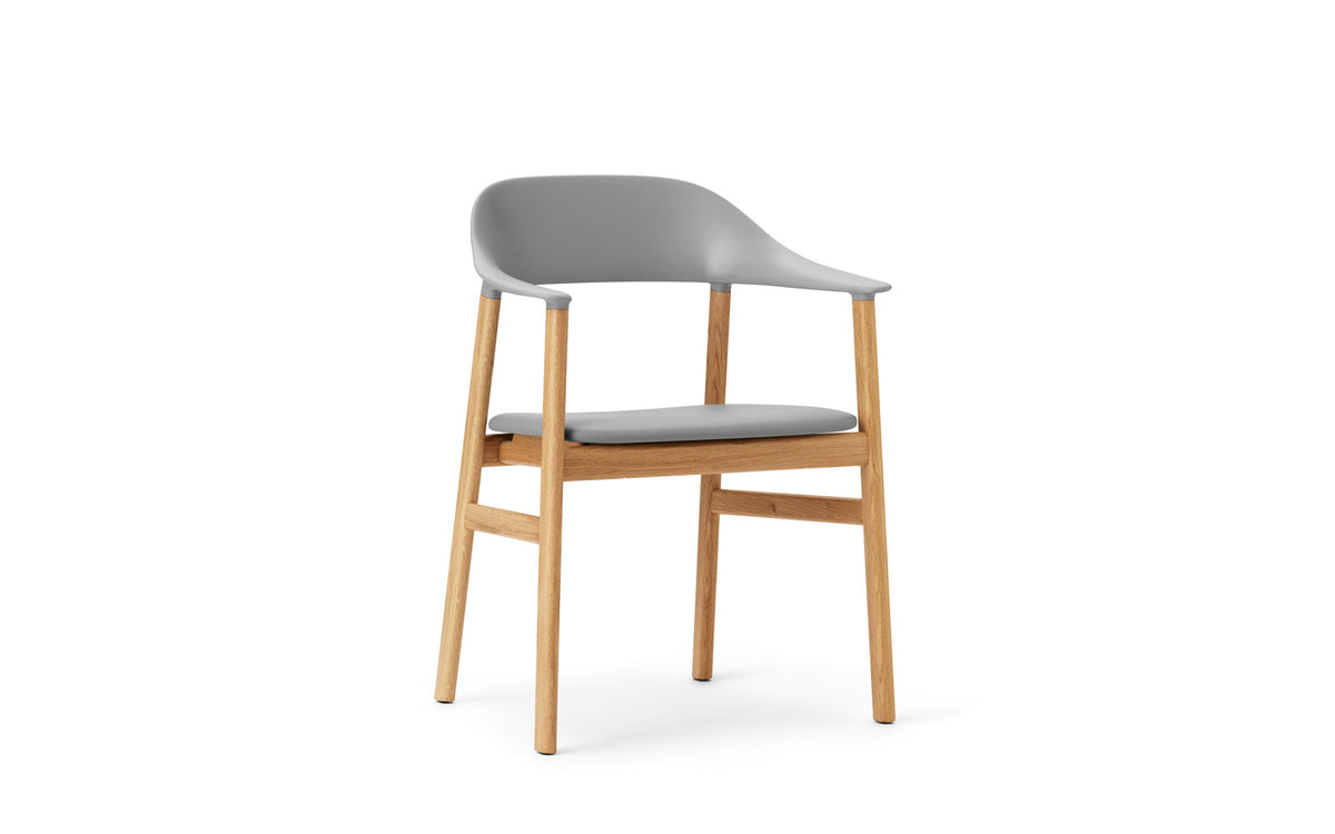 Herit Stuhl mit Armlehnen in  präsentiert im Onlineshop von KAQTU Design AG. Stuhl mit Armlehne ist von Normann Copenhagen