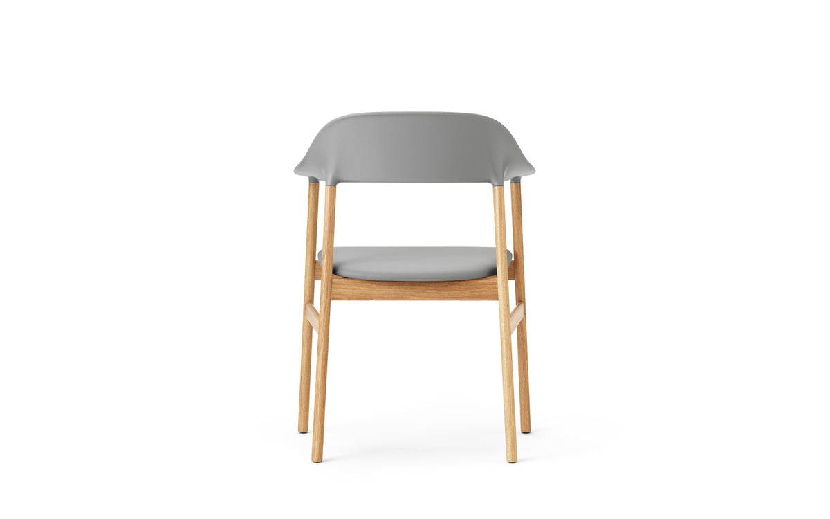 Herit Stuhl mit Armlehnen in  präsentiert im Onlineshop von KAQTU Design AG. Stuhl mit Armlehne ist von Normann Copenhagen