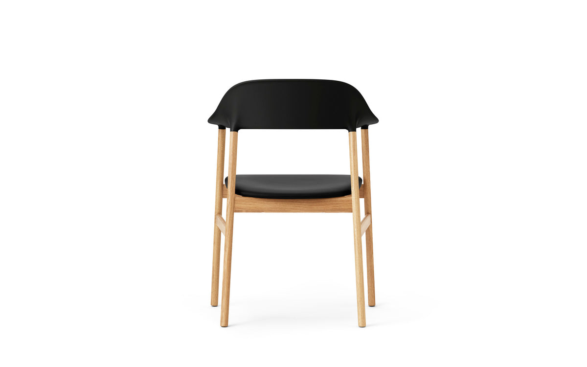 Herit Stuhl mit Armlehnen in  präsentiert im Onlineshop von KAQTU Design AG. Stuhl mit Armlehne ist von Normann Copenhagen