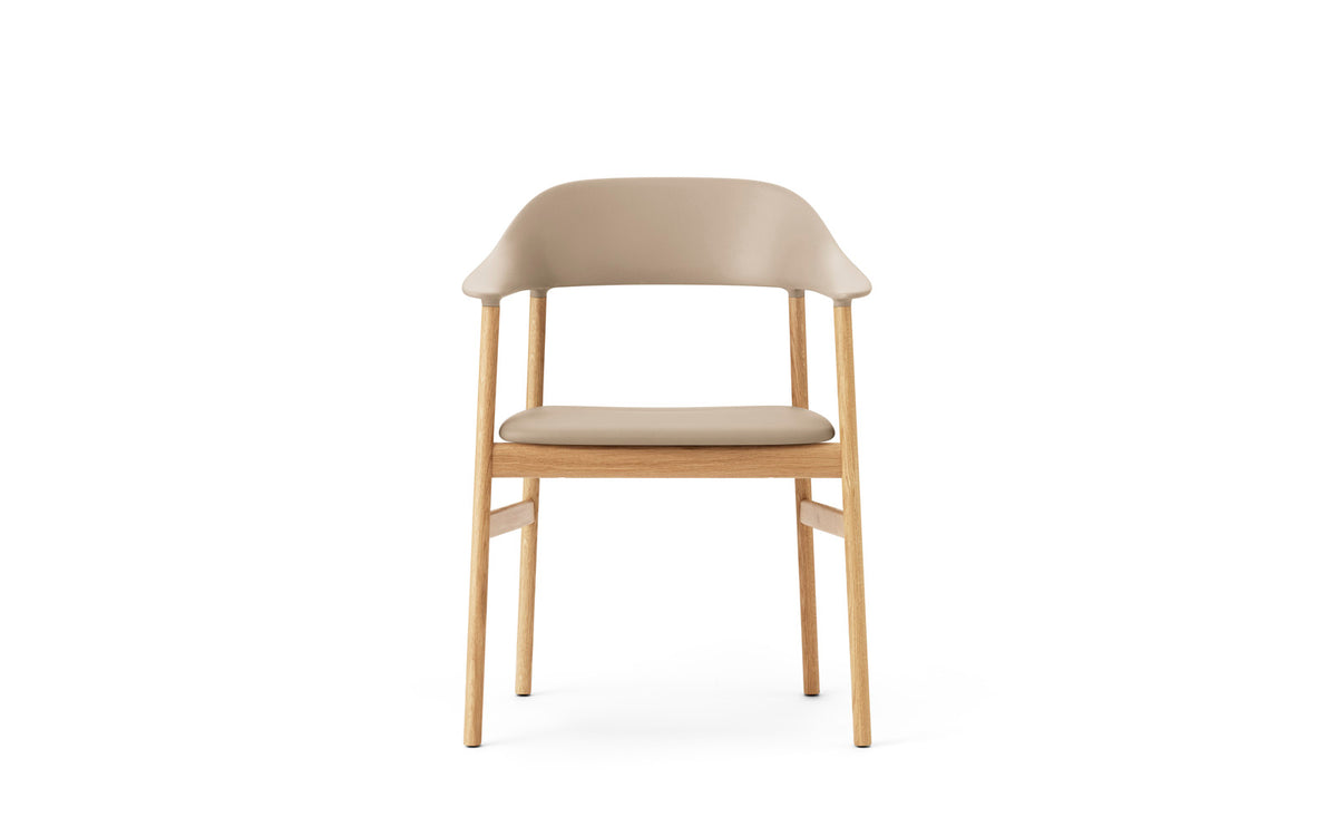 Herit Stuhl mit Armlehnen in  präsentiert im Onlineshop von KAQTU Design AG. Stuhl mit Armlehne ist von Normann Copenhagen