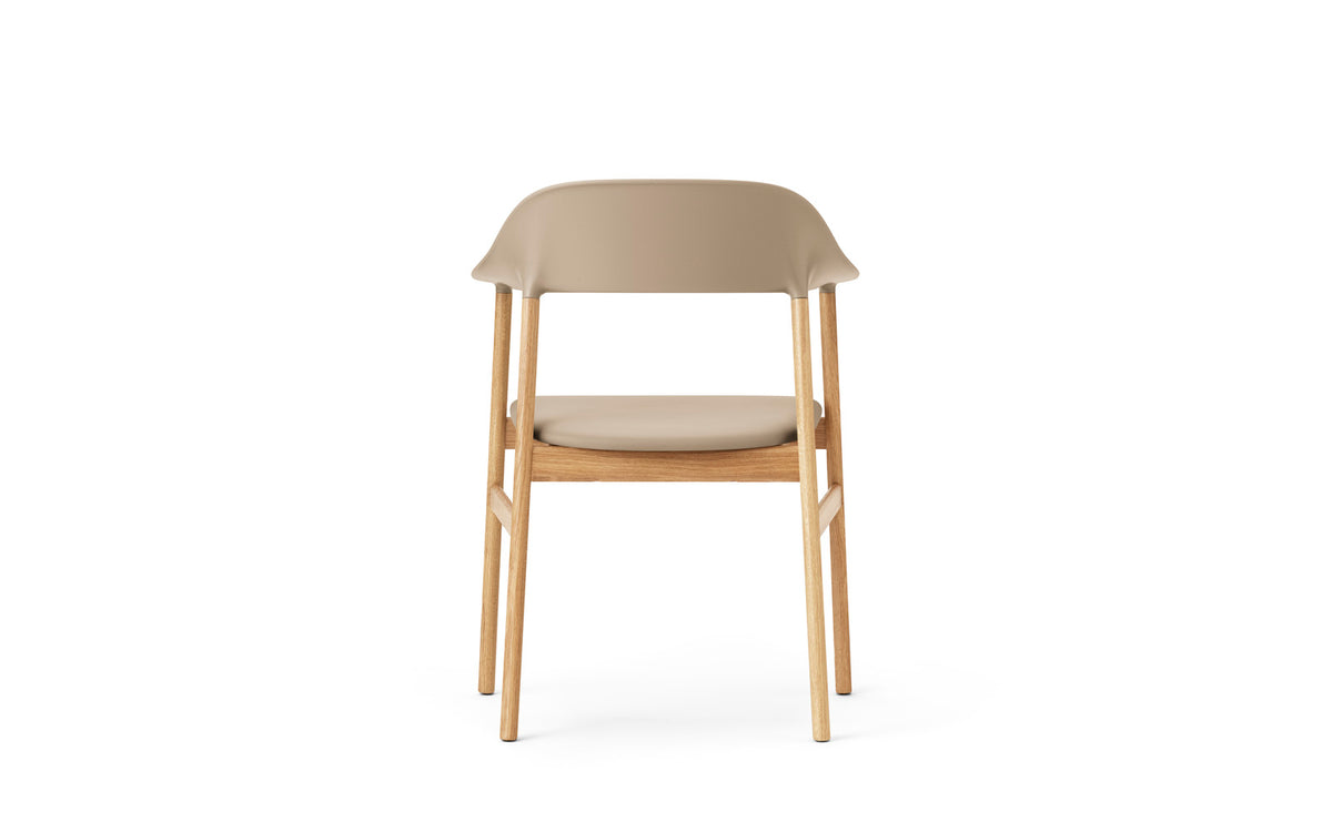 Herit Stuhl mit Armlehnen in  präsentiert im Onlineshop von KAQTU Design AG. Stuhl mit Armlehne ist von Normann Copenhagen