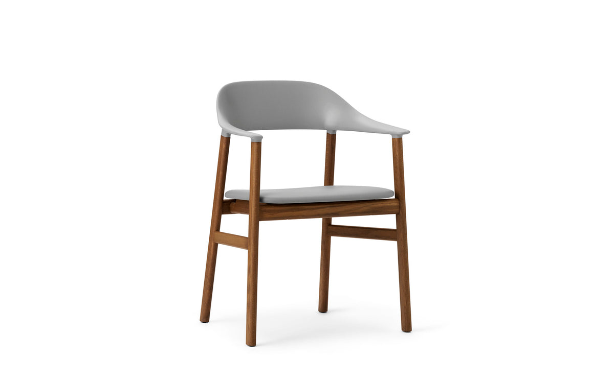 Herit Stuhl mit Armlehnen in Spectrum Leder grau präsentiert im Onlineshop von KAQTU Design AG. Stuhl mit Armlehne ist von Normann Copenhagen
