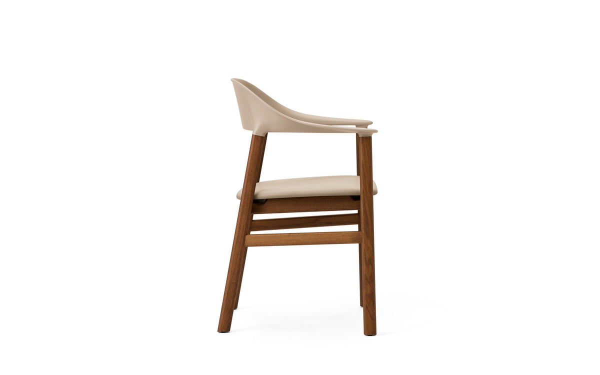 Herit Stuhl mit Armlehnen in  präsentiert im Onlineshop von KAQTU Design AG. Stuhl mit Armlehne ist von Normann Copenhagen