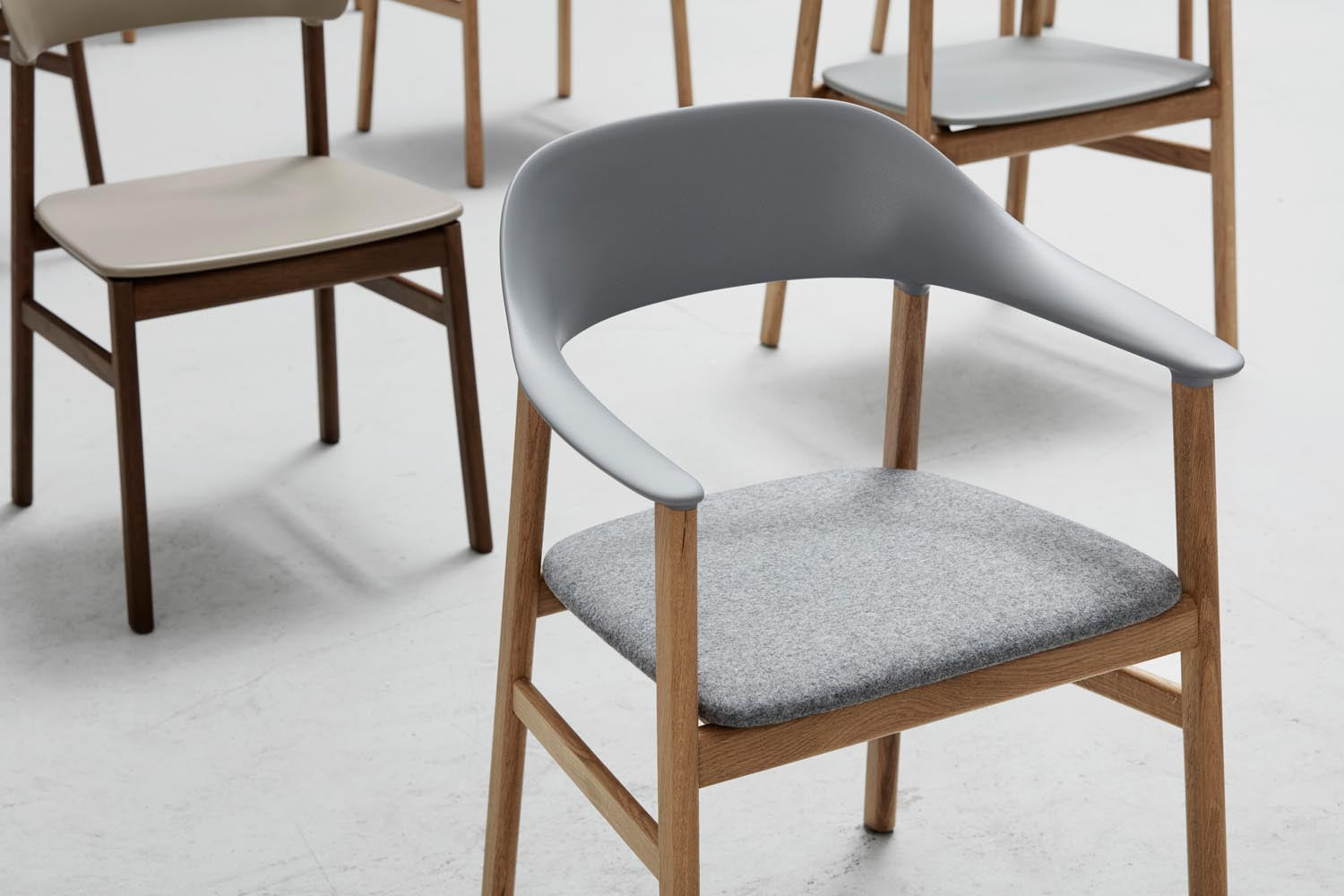 Herit chair with armrests