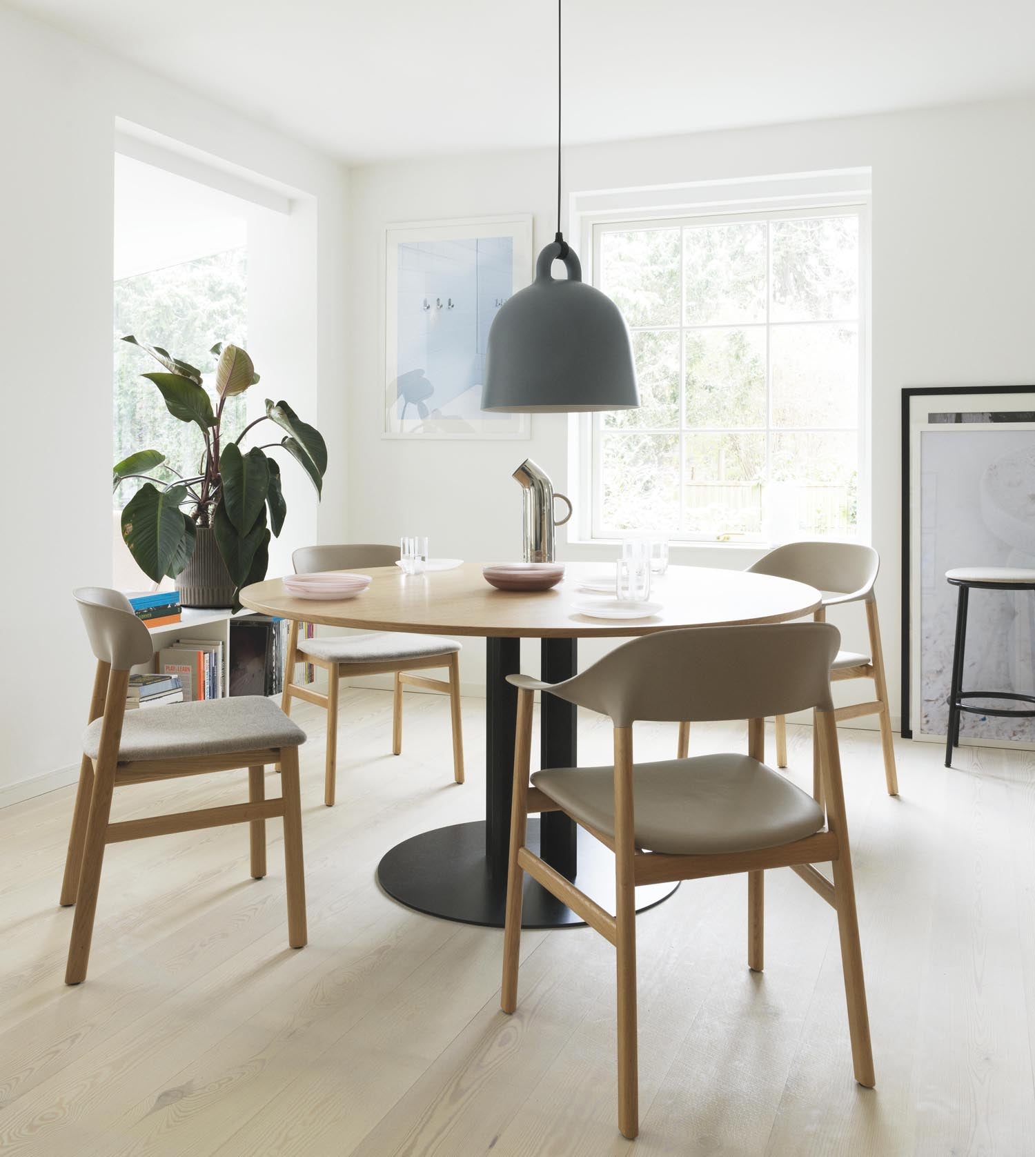 Herit chair padded, black oak, spectrum leather black