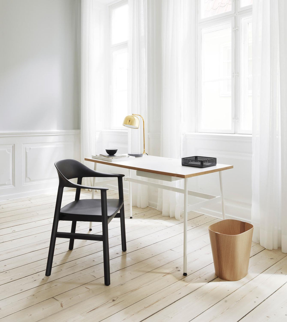 Herit Armlehnstuhl in  präsentiert im Onlineshop von KAQTU Design AG. Stuhl mit Armlehne ist von Normann Copenhagen