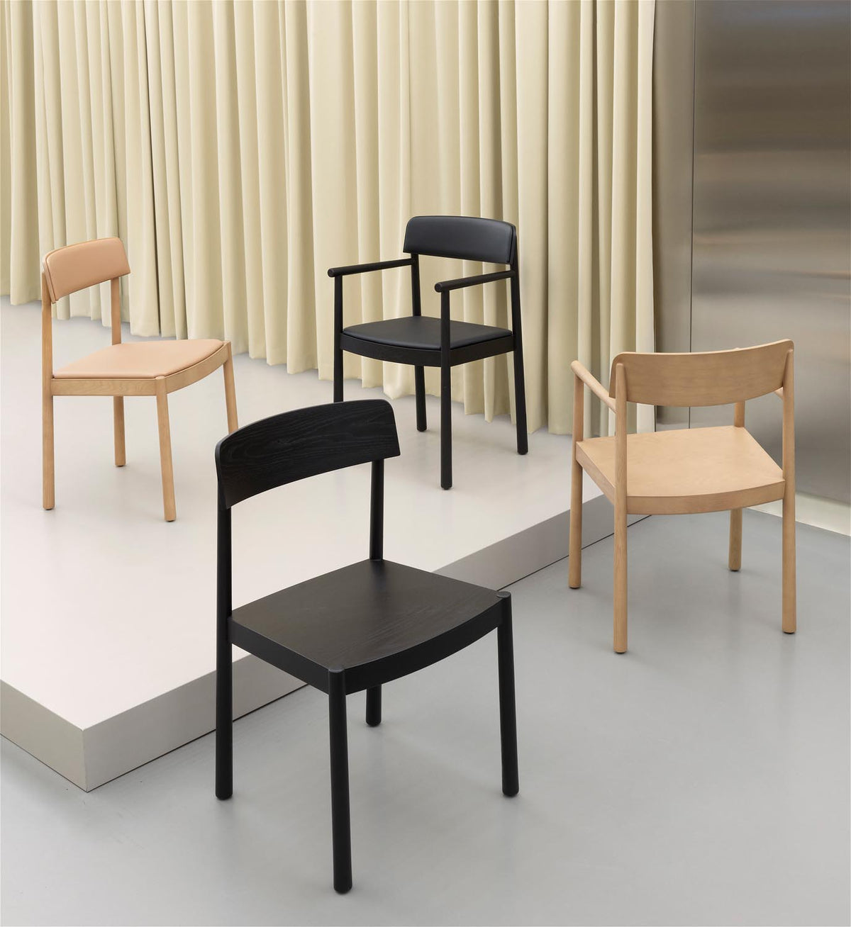 Timb Lehnstuhl gepolstert, Tan/ Camel Leder in Tan/ Camel präsentiert im Onlineshop von KAQTU Design AG. Stuhl mit Armlehne ist von Normann Copenhagen