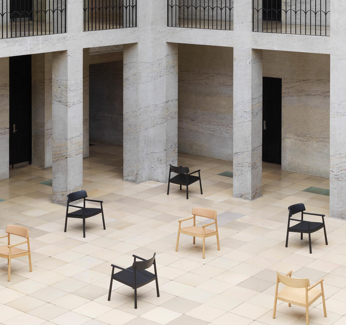 Timb Sessel in Tan/ Camel präsentiert im Onlineshop von KAQTU Design AG. Sessel mit Armlehnen ist von Normann Copenhagen