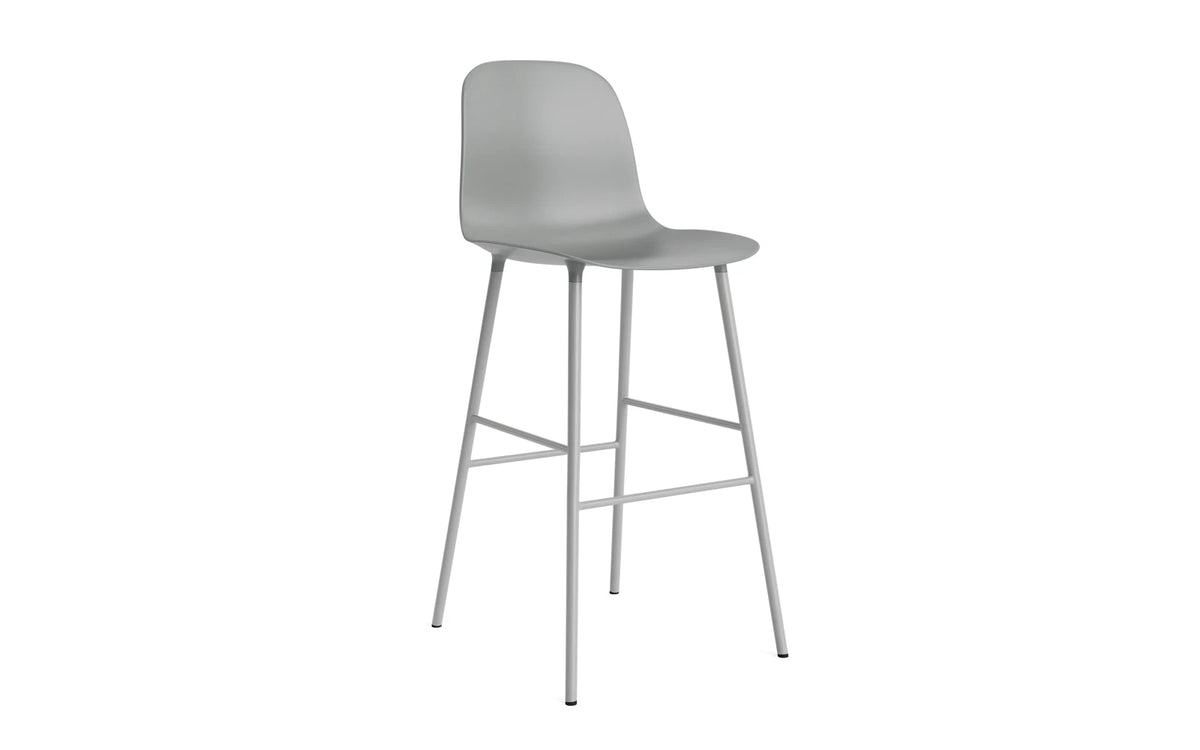 Form Barstuhl in Grau präsentiert im Onlineshop von KAQTU Design AG. Barstuhl ist von Normann Copenhagen