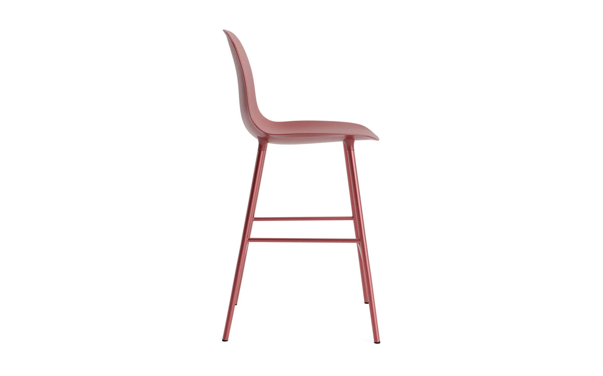 Form Barstuhl 65 cm Stahl/ Rot in Rot präsentiert im Onlineshop von KAQTU Design AG. Barstuhl ist von Normann Copenhagen