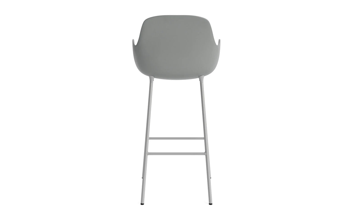 Form Barstuhl mit Armlehne in Grau präsentiert im Onlineshop von KAQTU Design AG. Barstuhl mit Armlehne ist von Normann Copenhagen