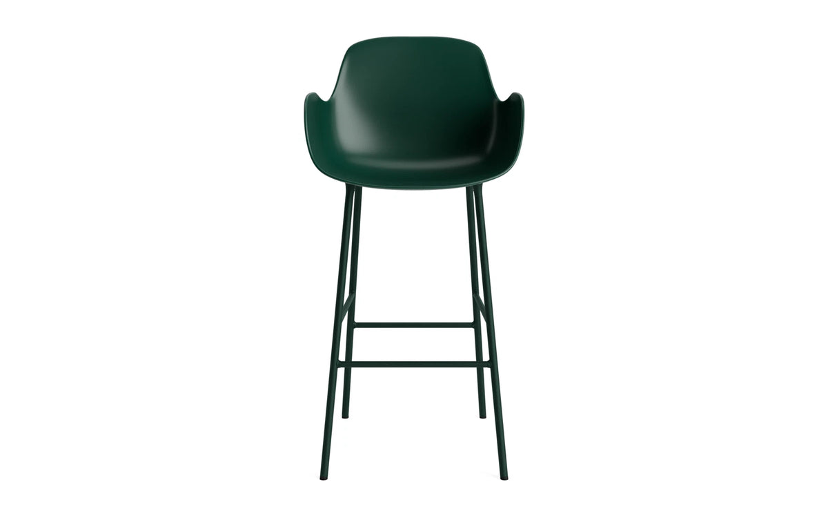Form Barstuhl mit Armlehne in Grün präsentiert im Onlineshop von KAQTU Design AG. Barstuhl mit Armlehne ist von Normann Copenhagen
