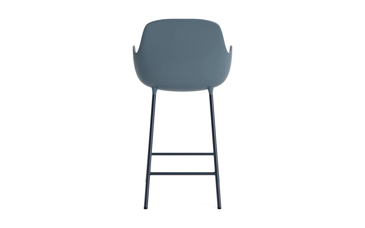 Form Barstuhl mit Armlehne 65 cm Stahl/ Blau in Blau präsentiert im Onlineshop von KAQTU Design AG. Barstuhl ist von Normann Copenhagen