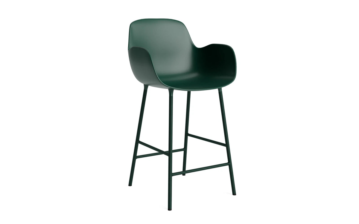 Form Barstuhl mit Armlehne 65 cm Stahl/ Grün in Grün präsentiert im Onlineshop von KAQTU Design AG. Barstuhl ist von Normann Copenhagen