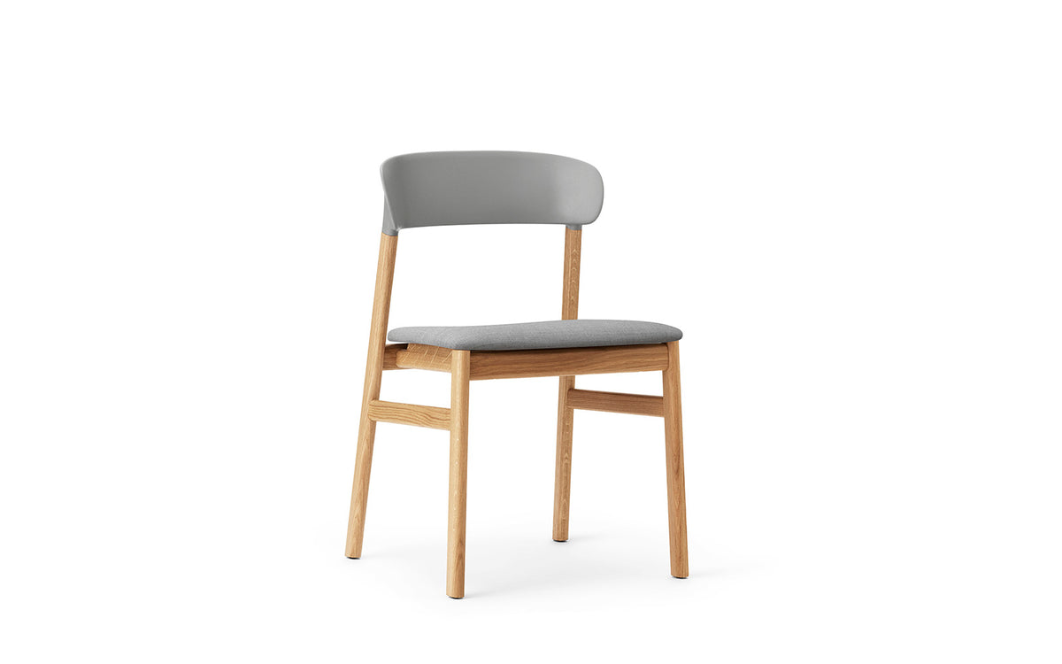 Herit Stuhl gepolstert in Remix Grau präsentiert im Onlineshop von KAQTU Design AG. Stuhl ist von Normann Copenhagen