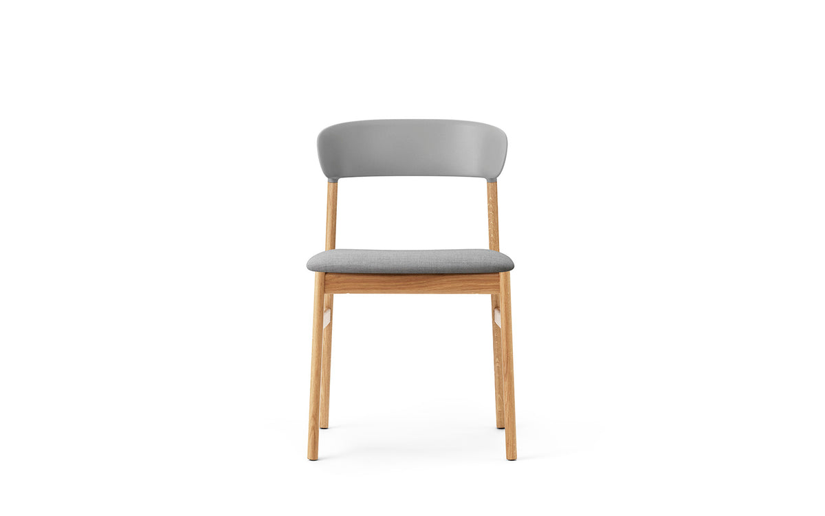 Herit Stuhl gepolstert in Remix Grau präsentiert im Onlineshop von KAQTU Design AG. Stuhl ist von Normann Copenhagen