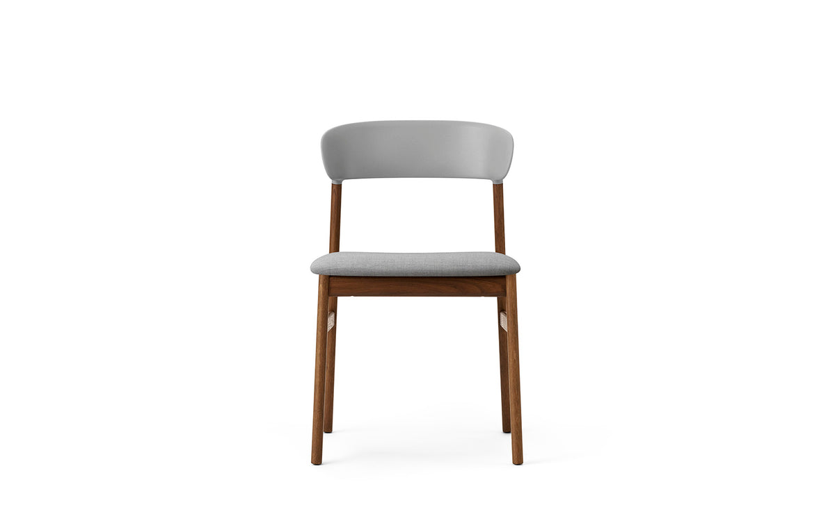 Herit Stuhl gepolstert in Remix grau präsentiert im Onlineshop von KAQTU Design AG. Stuhl ist von Normann Copenhagen