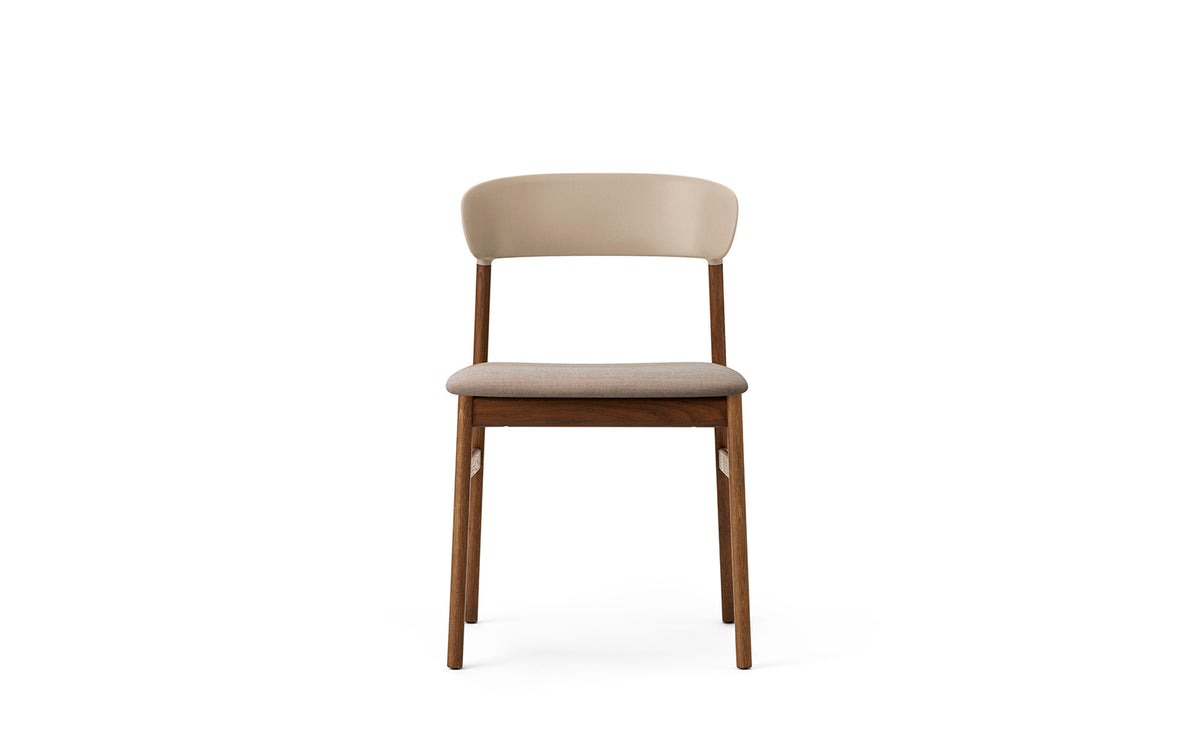 Herit Stuhl gepolstert in Remix sand präsentiert im Onlineshop von KAQTU Design AG. Stuhl ist von Normann Copenhagen