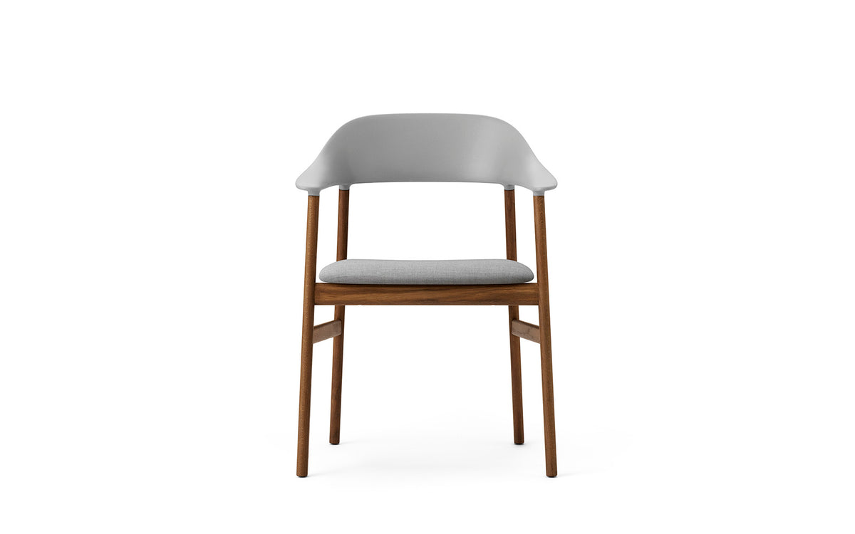 Herit Armlehnstuhl gepolstert  in Remix Grau präsentiert im Onlineshop von KAQTU Design AG. Stuhl mit Armlehne ist von Normann Copenhagen