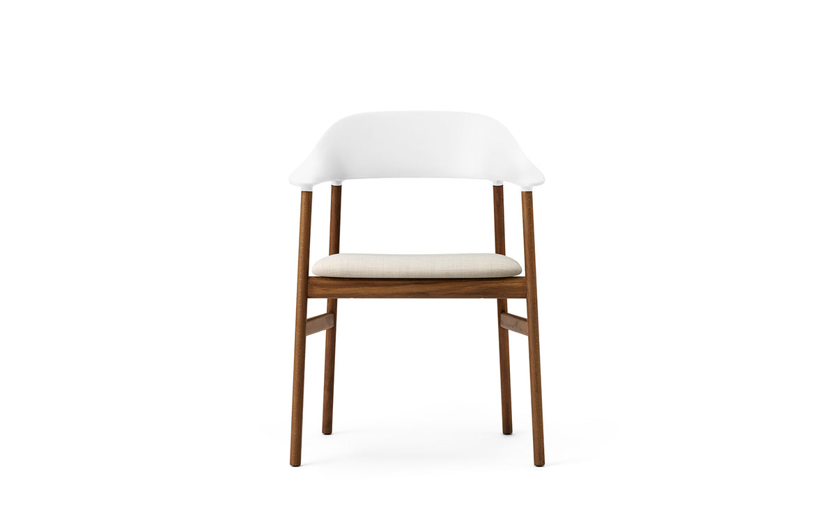 Herit Armlehnstuhl gepolstert  in Remix weiß präsentiert im Onlineshop von KAQTU Design AG. Stuhl mit Armlehne ist von Normann Copenhagen