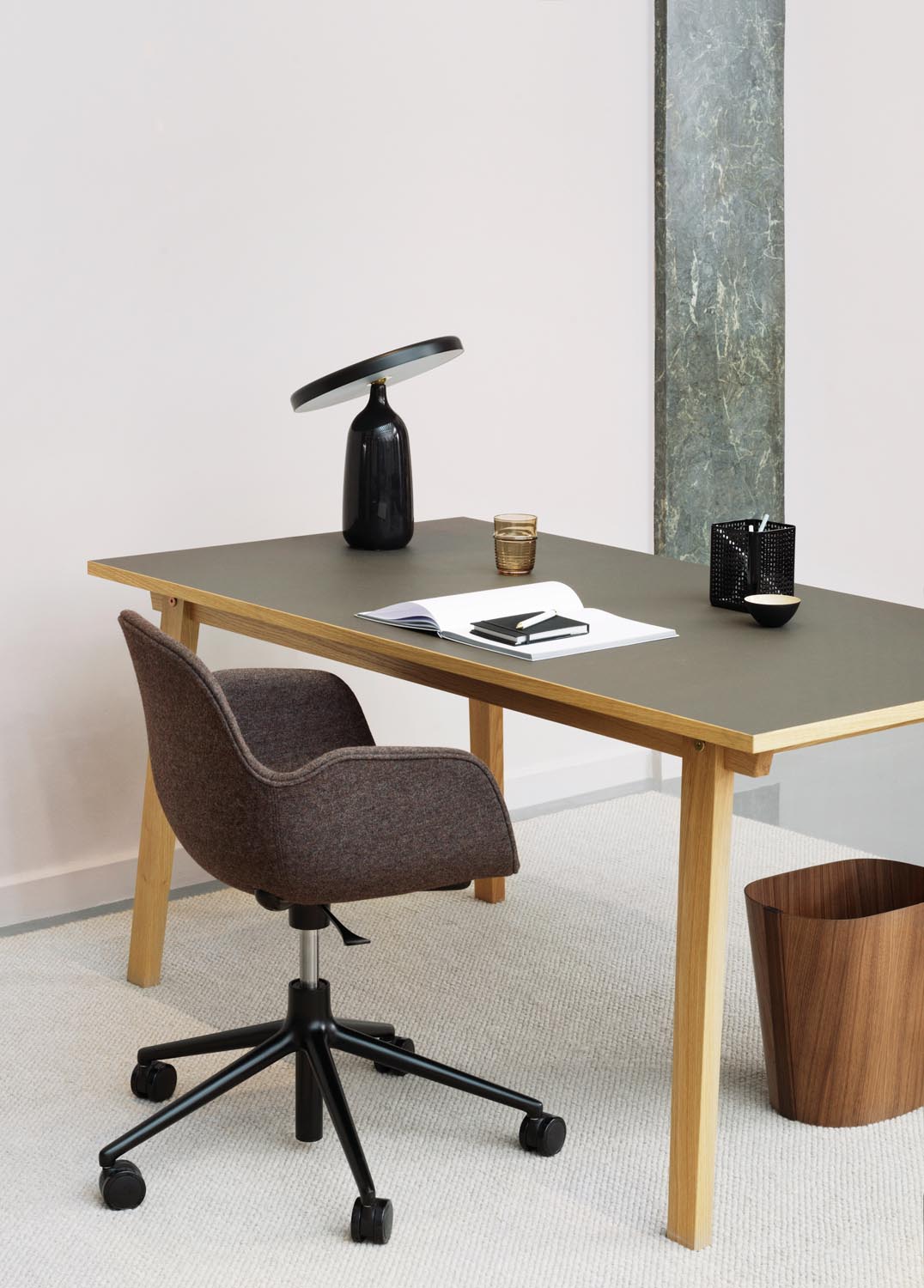Tales of Wood Papierkorb in  präsentiert im Onlineshop von KAQTU Design AG. Papierkorb ist von Normann Copenhagen