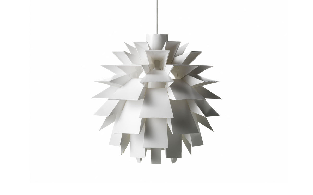 Norm 69 Lampe XGross in White präsentiert im Onlineshop von KAQTU Design AG. Pendelleuchte ist von Normann Copenhagen