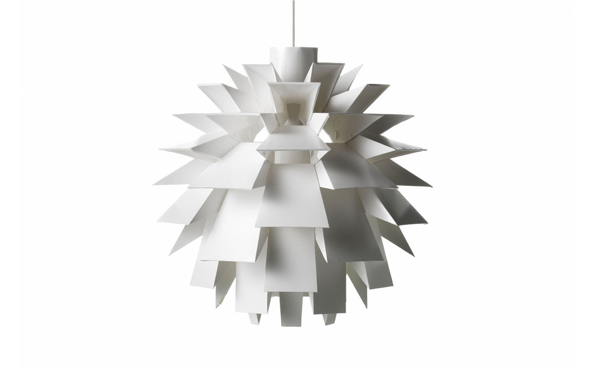 Norm 69 Lampe XXLarge in White präsentiert im Onlineshop von KAQTU Design AG. Pendelleuchte ist von Normann Copenhagen