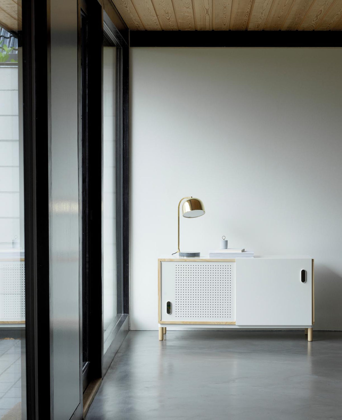 Grant Tischlampe EU in  präsentiert im Onlineshop von KAQTU Design AG. Tischleuchte ist von Normann Copenhagen