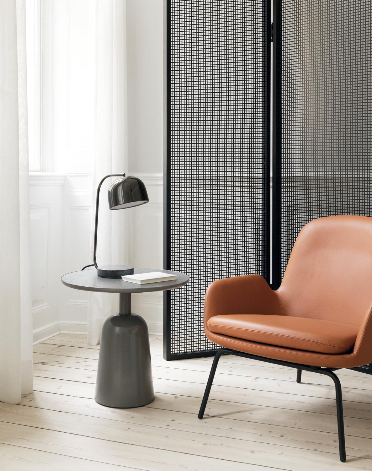 Grant Tischlampe EU in  präsentiert im Onlineshop von KAQTU Design AG. Tischleuchte ist von Normann Copenhagen