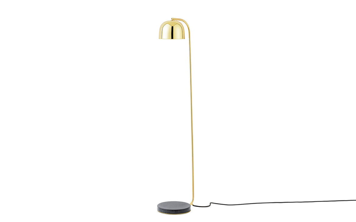 Grant Stehleuchte EU in Messing präsentiert im Onlineshop von KAQTU Design AG. Stehleuchte ist von Normann Copenhagen