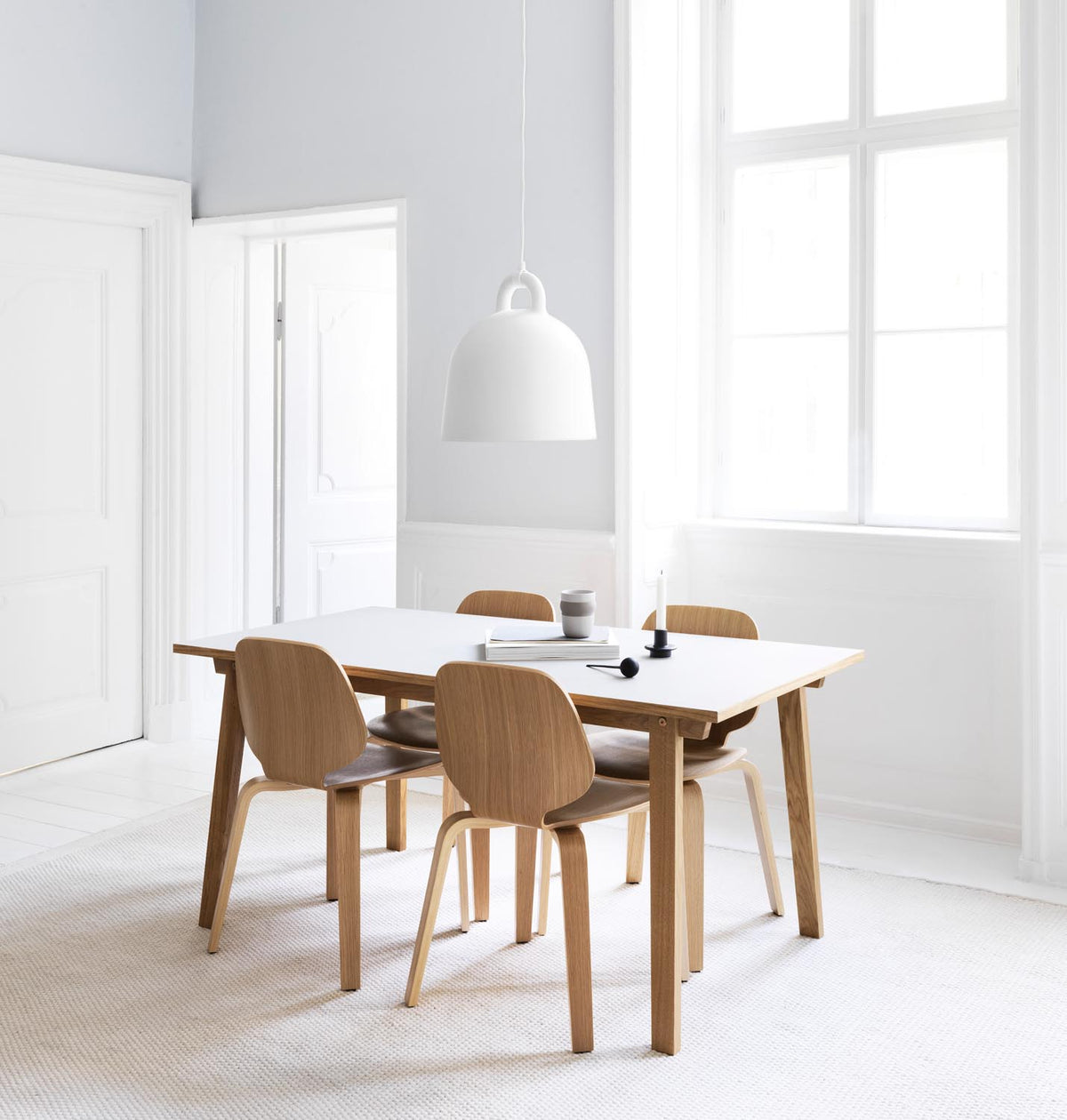 Bell Lampe medium EU  in  präsentiert im Onlineshop von KAQTU Design AG. Pendelleuchte ist von Normann Copenhagen