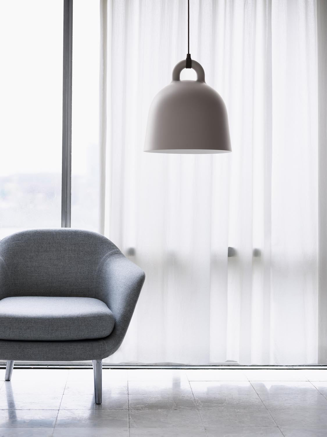 Bell Lampe medium EU  in  präsentiert im Onlineshop von KAQTU Design AG. Pendelleuchte ist von Normann Copenhagen