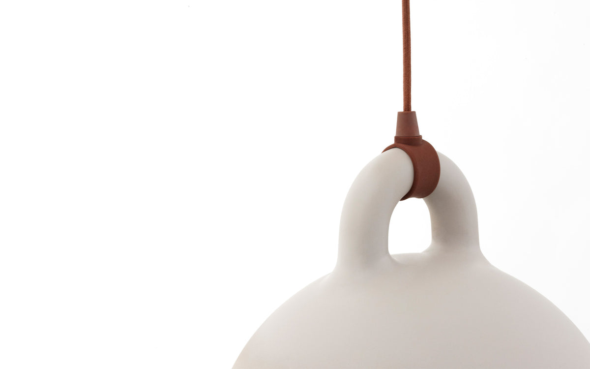 Bell Lampe gross EU  in  präsentiert im Onlineshop von KAQTU Design AG. Pendelleuchte ist von Normann Copenhagen